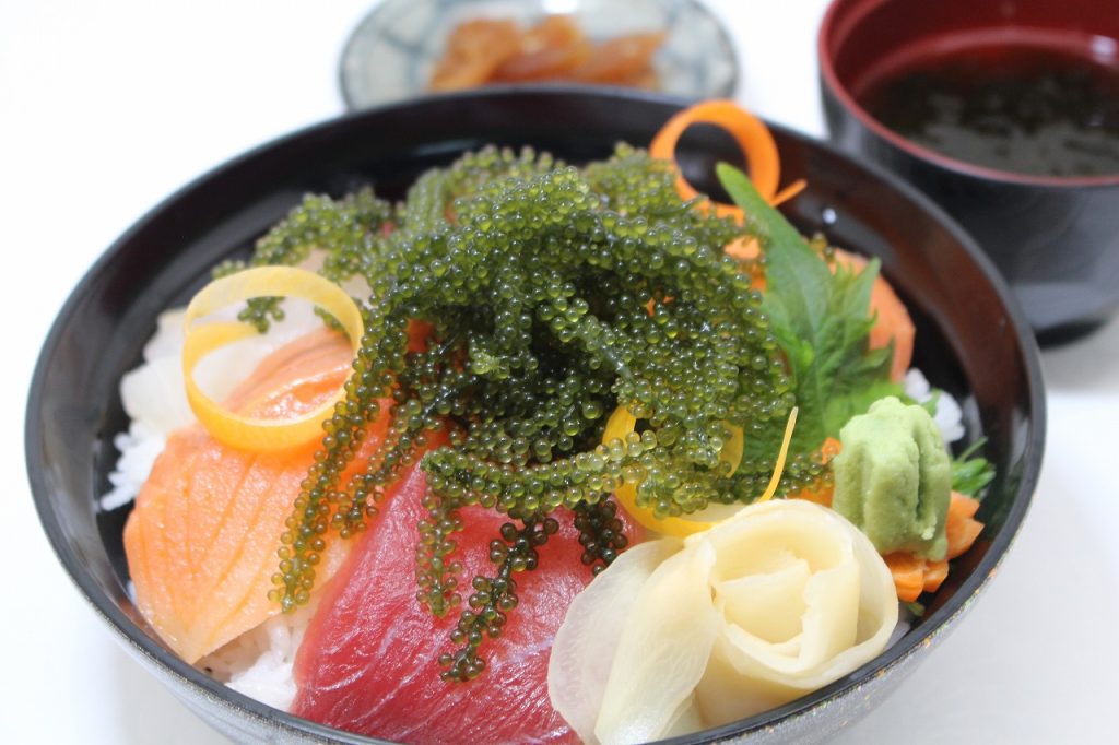 海ぶどう海鮮丼